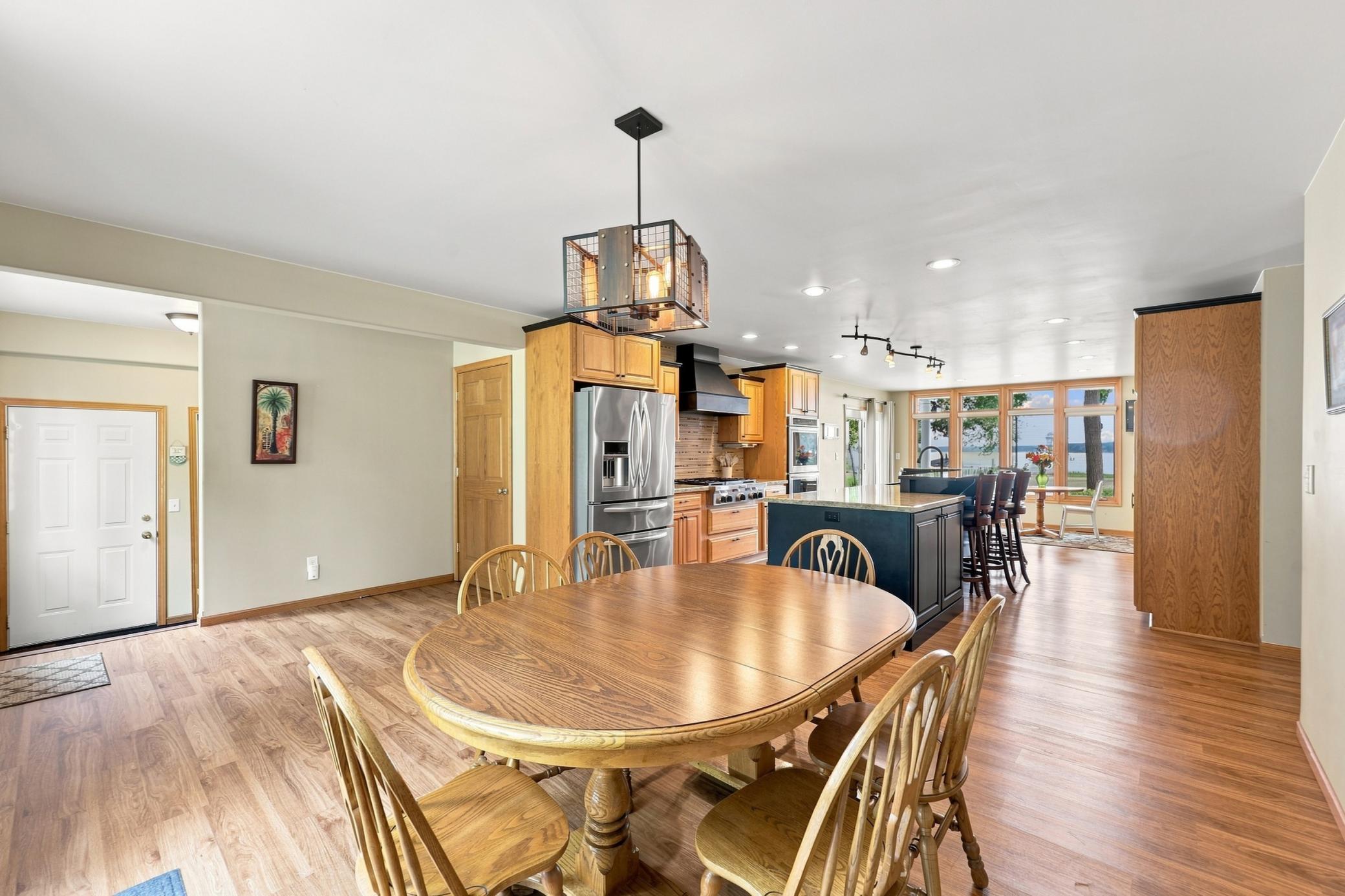 2003 single family home for sale at 1082 W Lake Drive in Detroit Lakes, MN — 5 bed, 4 bath (photo 7 of 42)