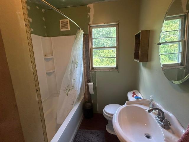 1951 single family home for sale at 17690 County Road 561 in Pengilly, MN — 3 bed, 1 bath (photo 13 of 19)
