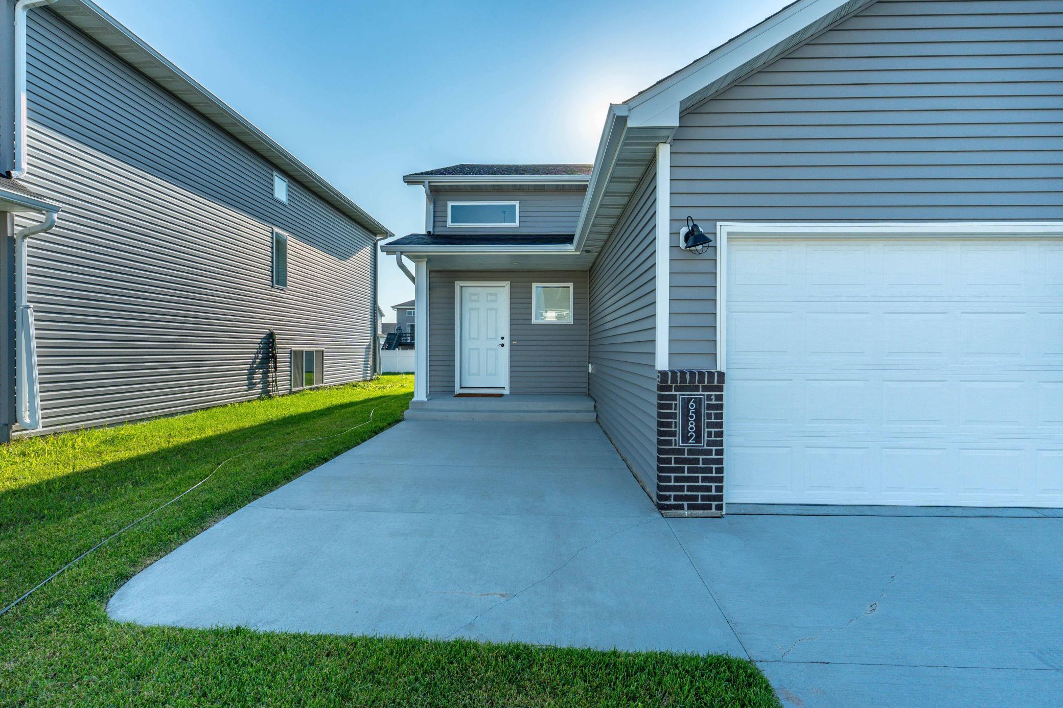 2022 single family home for sale at 6582 28th Street S in Fargo, ND — 3 bed, 3 bath (photo 3 of 36)