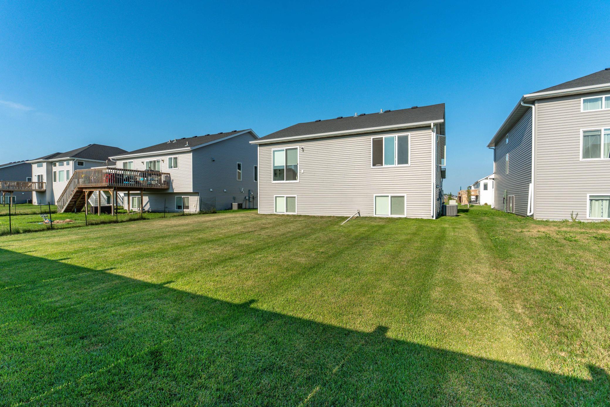 2022 single family home for sale at 6582 28th Street S in Fargo, ND — 3 bed, 3 bath (photo 4 of 36)
