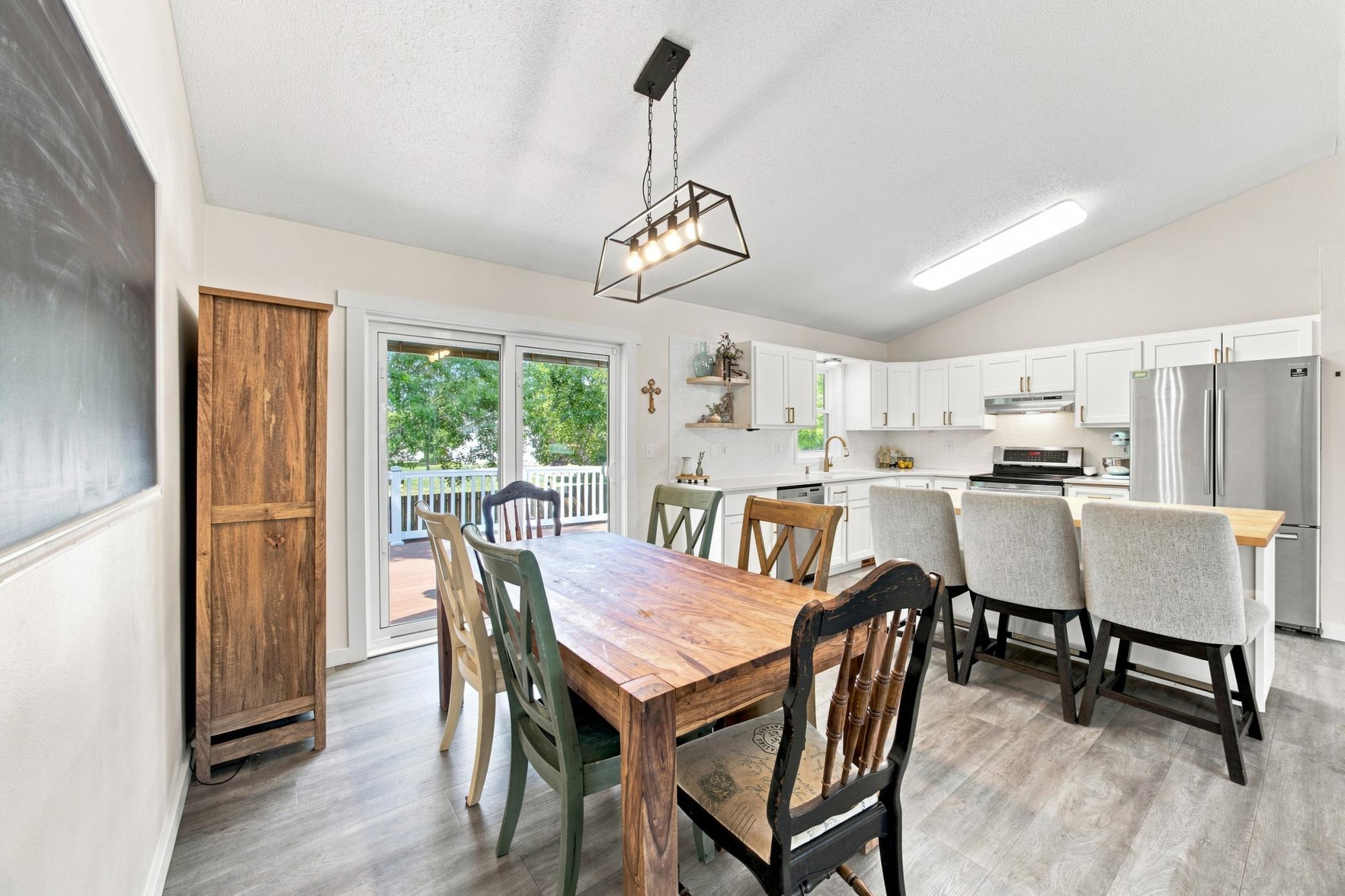 1994 single family home for sale at 426 17th Street E in West Fargo, ND — 4 bed, 2 bath (photo 12 of 28)