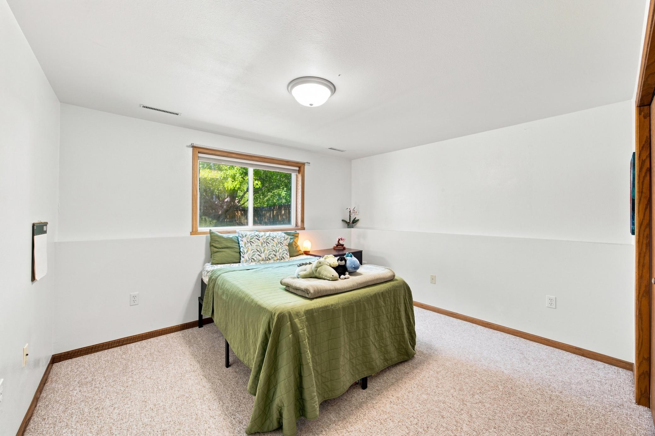 1994 single family home for sale at 426 17th Street E in West Fargo, ND — 4 bed, 2 bath (photo 23 of 28)