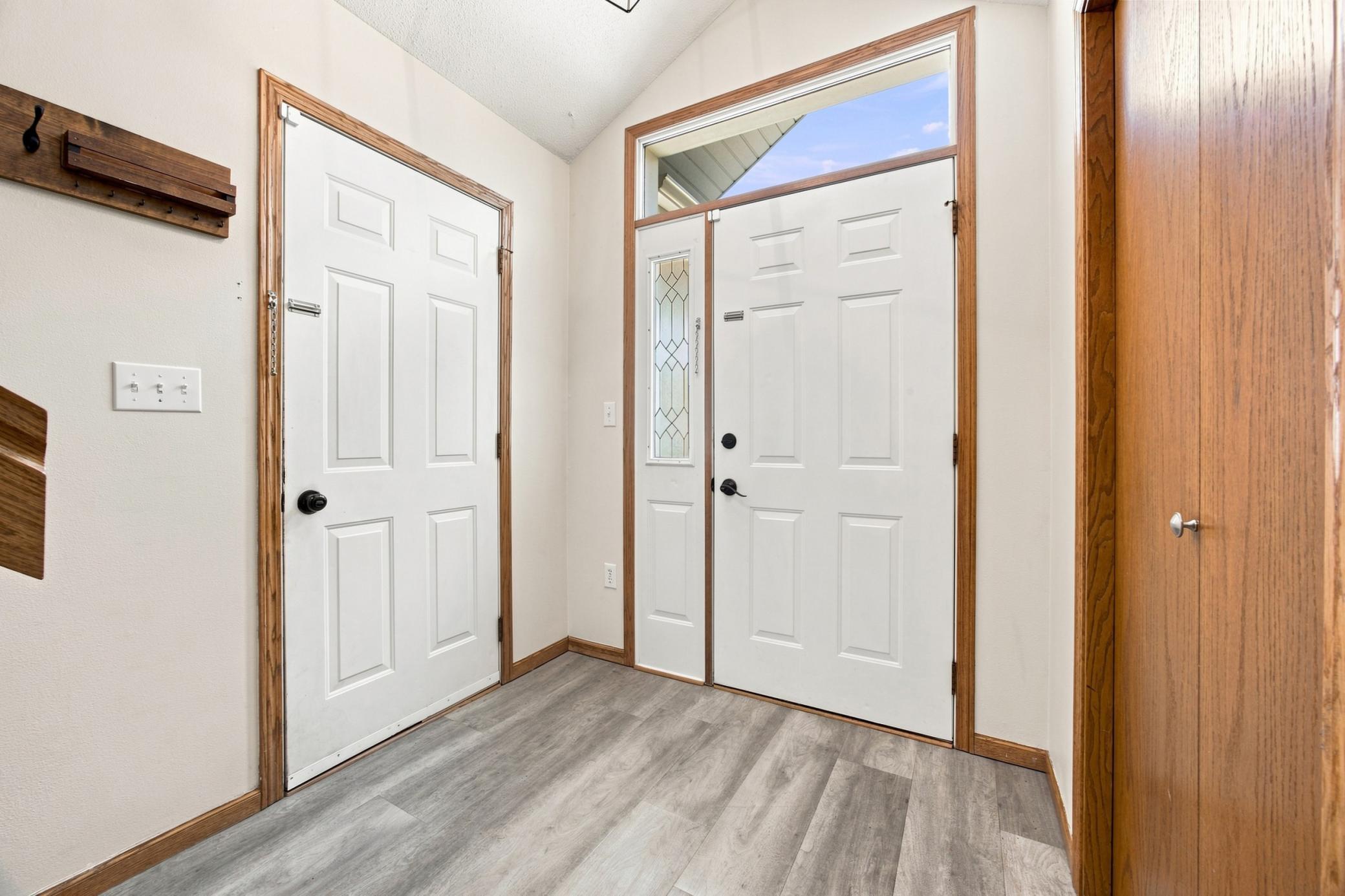 1994 single family home for sale at 426 17th Street E in West Fargo, ND — 4 bed, 2 bath (photo 4 of 28)