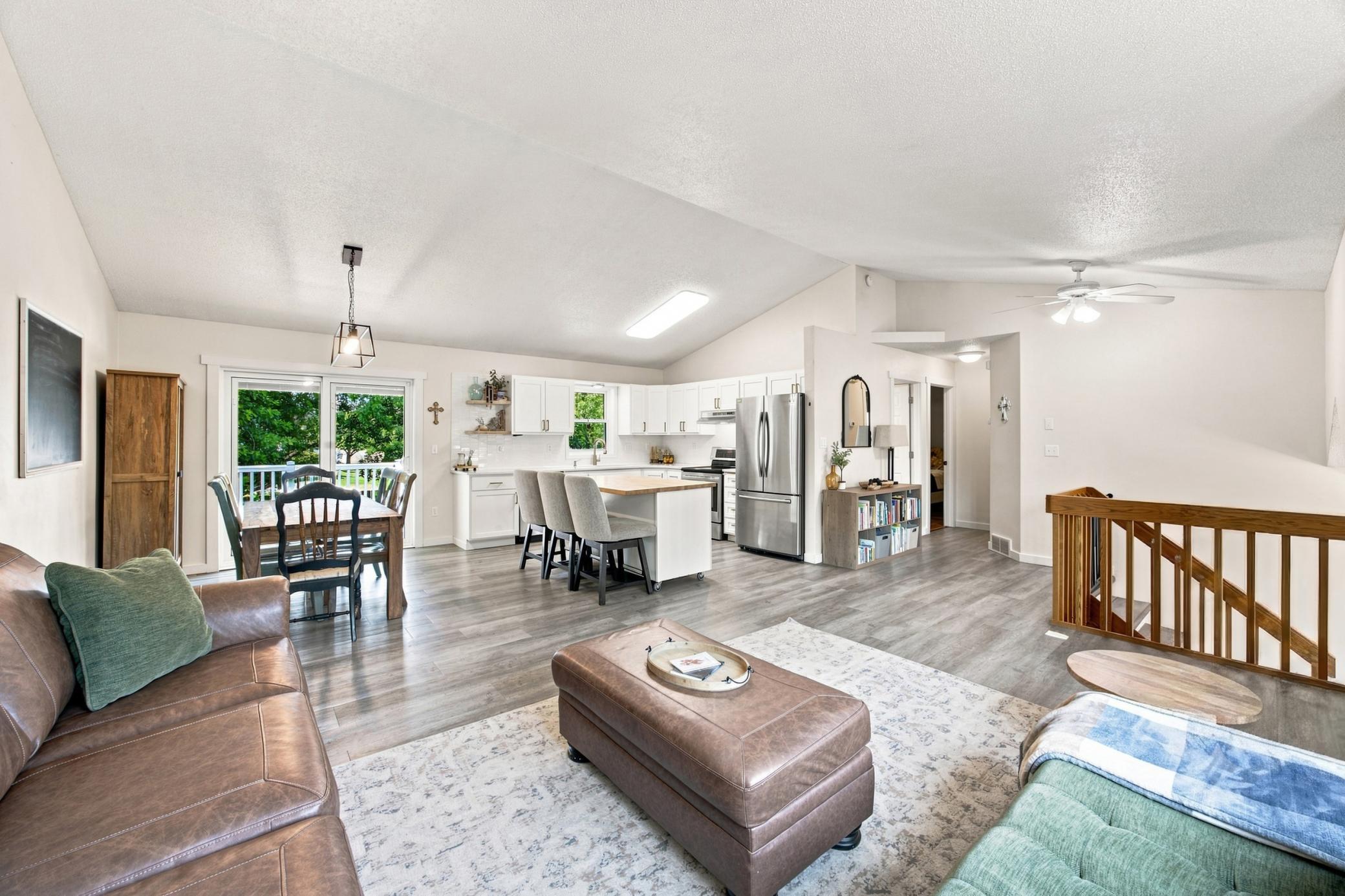 1994 single family home for sale at 426 17th Street E in West Fargo, ND — 4 bed, 2 bath (photo 6 of 28)