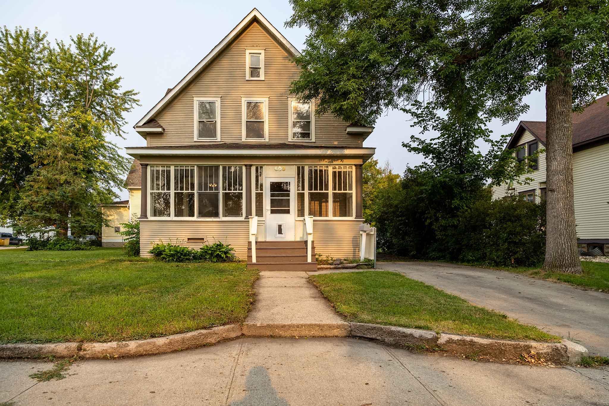 1915 single family home for sale at 603 Horace Avenue N in Thief River Falls, MN — 3 bed, 2 bath (photo 2 of 67)