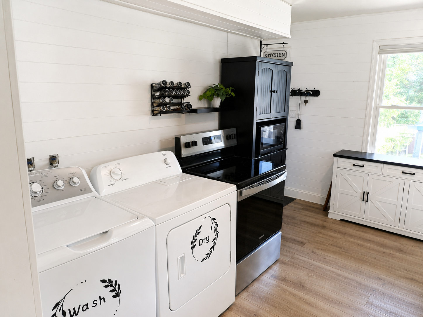 1953 single family home for sale at 1820 5th Street S in Moorhead, MN — 3 bed, 2 bath (photo 11 of 27)