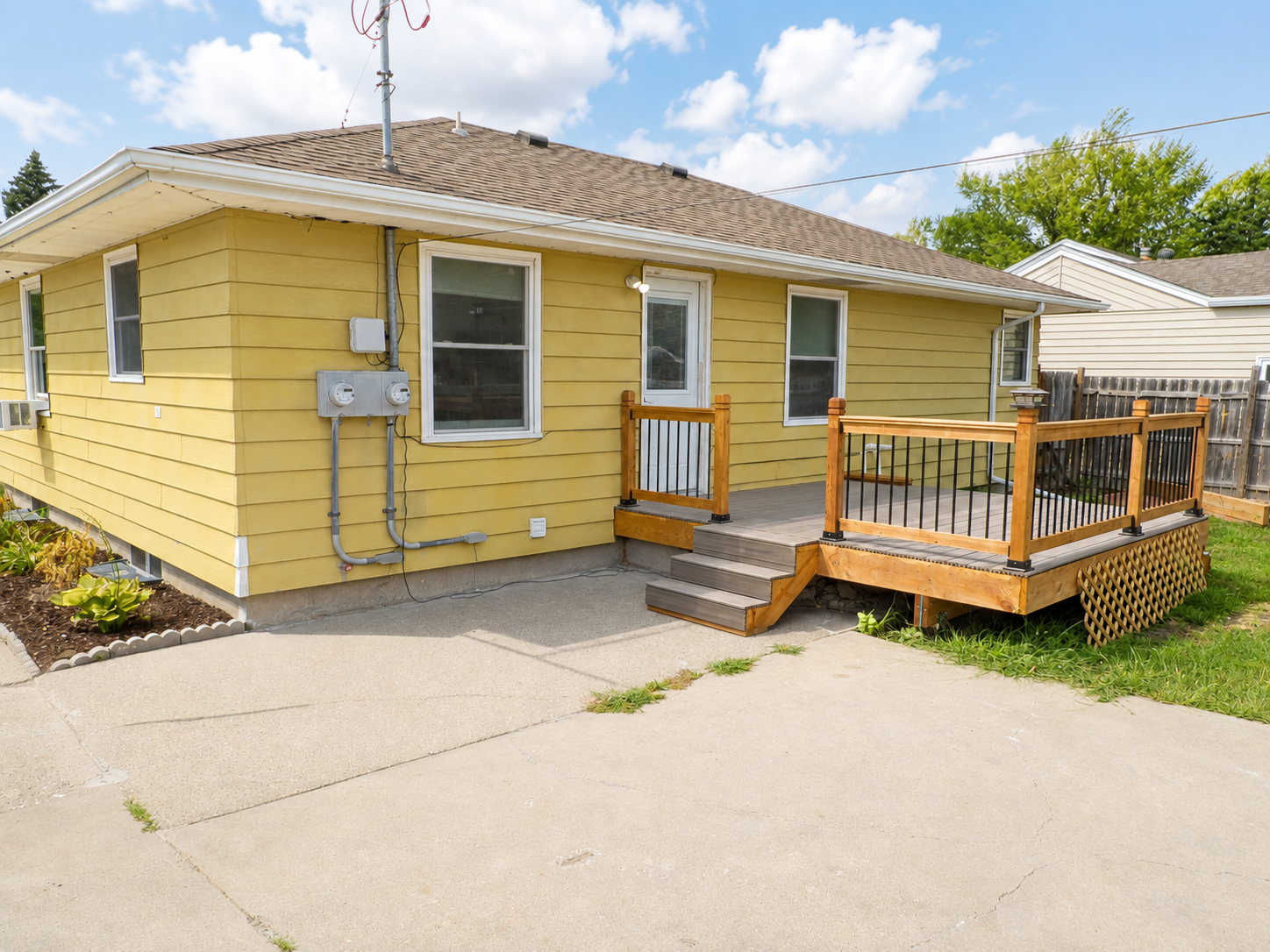 1953 single family home for sale at 1820 5th Street S in Moorhead, MN — 3 bed, 2 bath (photo 4 of 27)