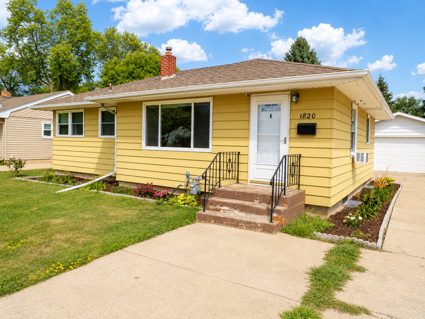 1953 single family home for sale at 1820 5th Street S in Moorhead, MN — 3 bed, 2 bath (photo 6 of 27)