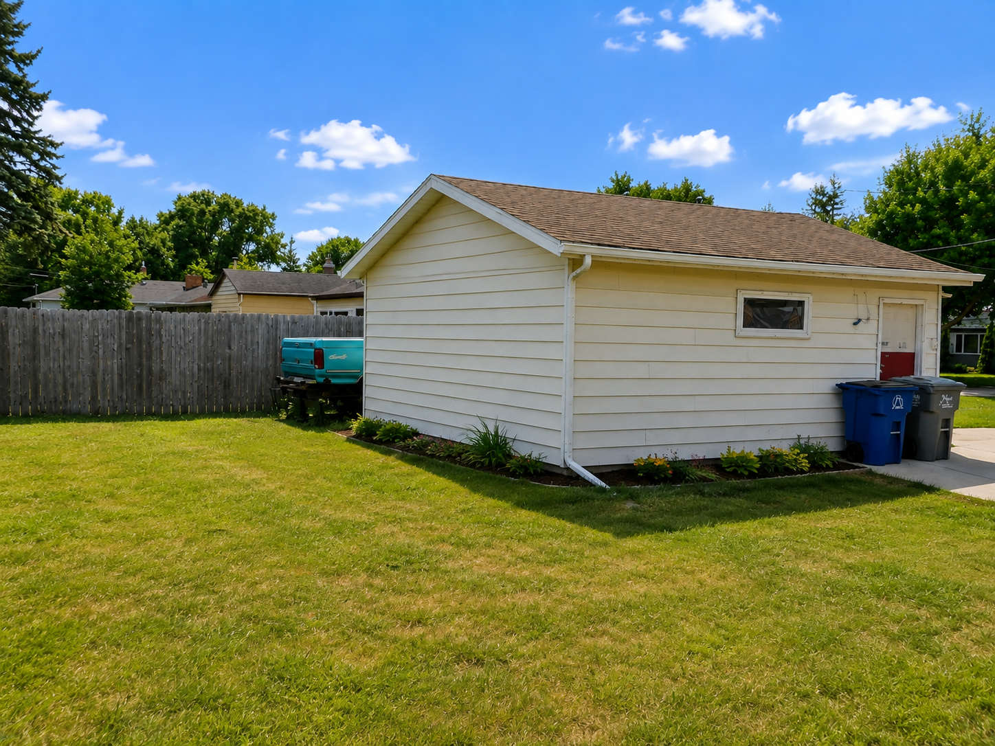 1953 single family home for sale at 1820 5th Street S in Moorhead, MN — 3 bed, 2 bath (photo 7 of 27)