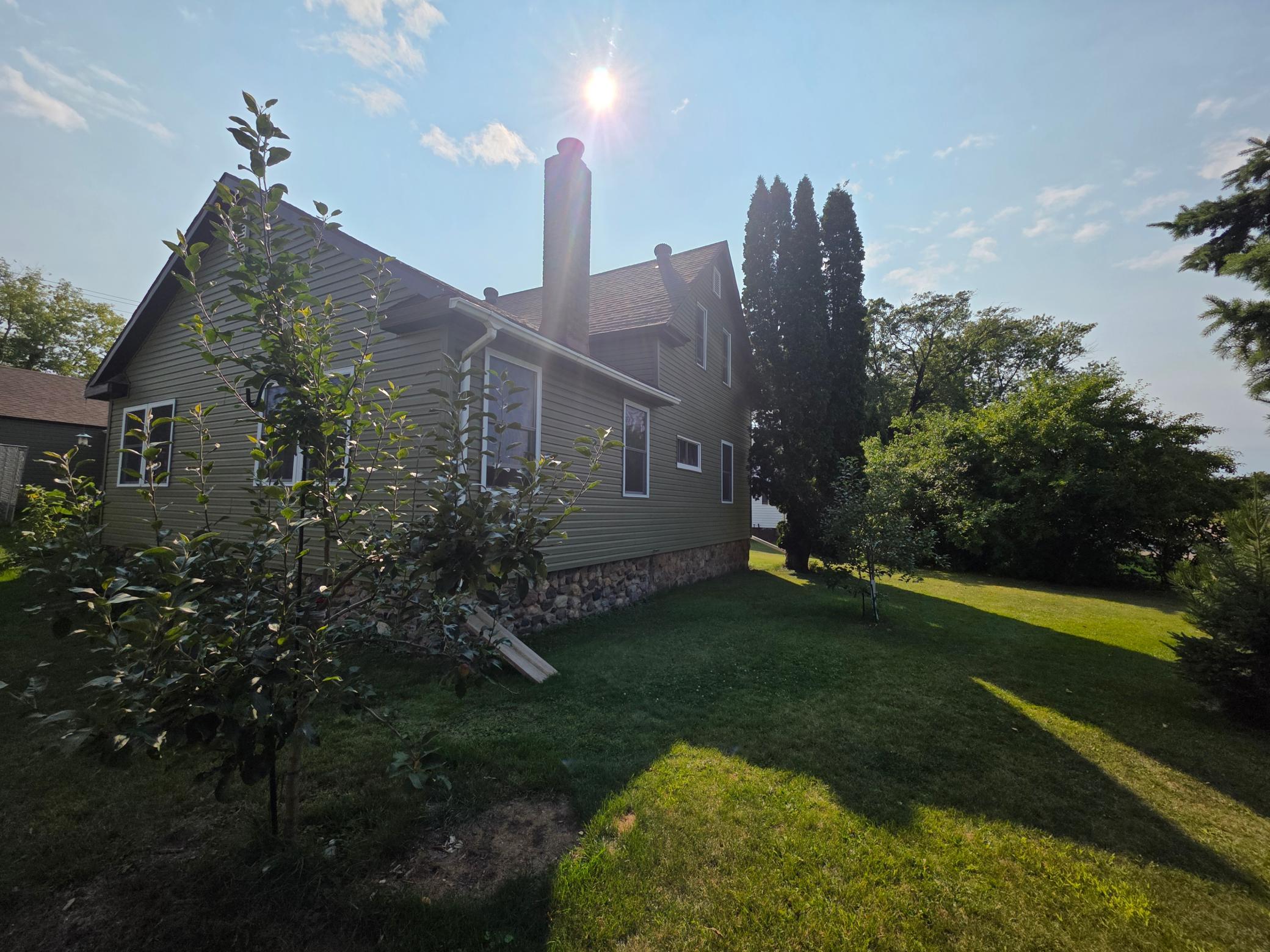 1910 single family home for sale at 504 Corey Avenue in Coleraine, MN — 2 bed, 2 bath (photo 23 of 25)
