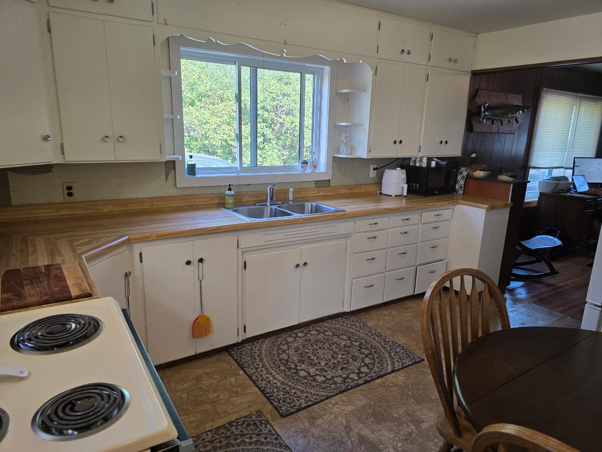 1949 single family home for sale at 305 E Hill Drive in Frazee, MN — 4 bed, 2 bath (photo 4 of 16)