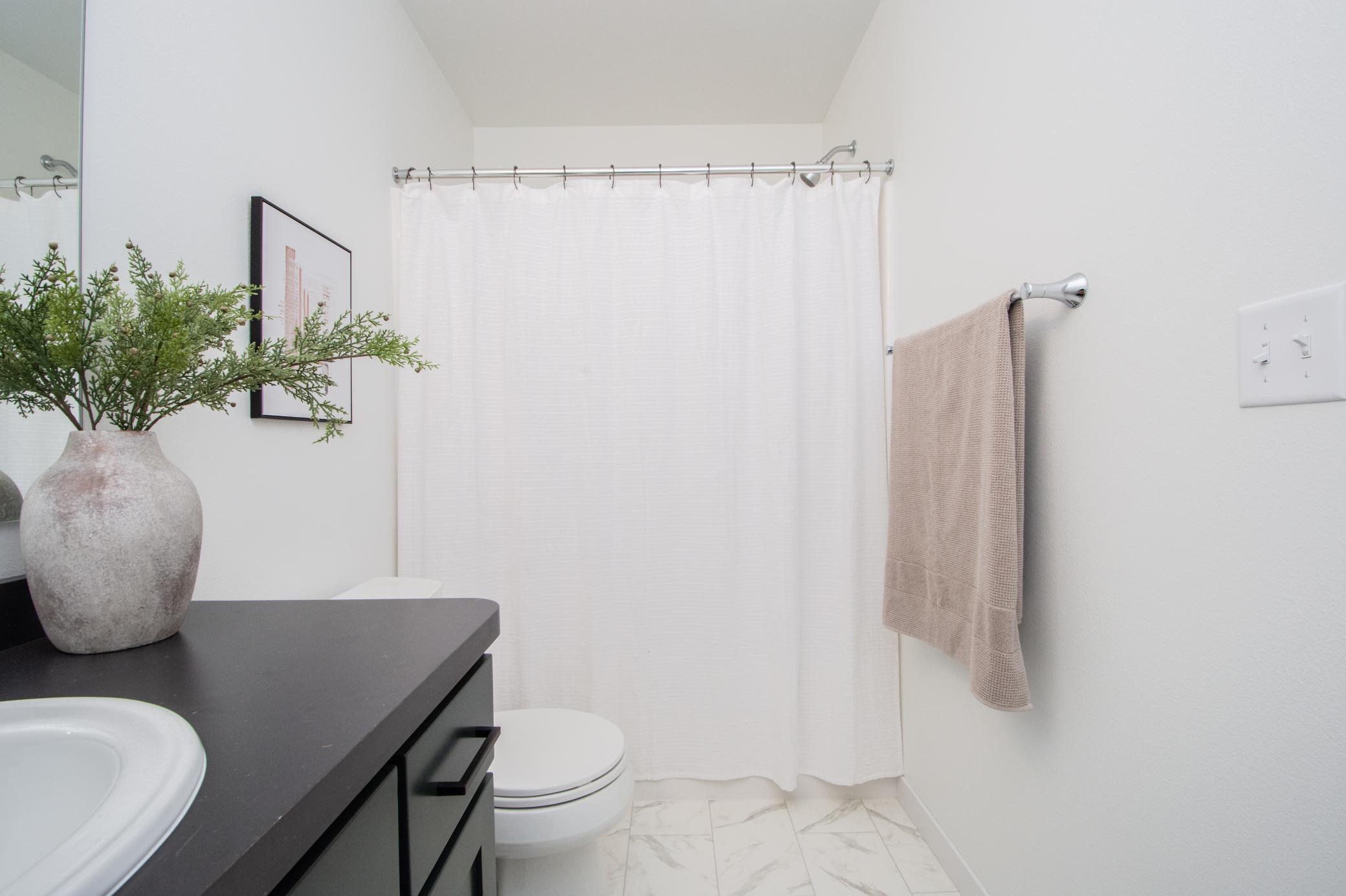 2026 single family home for sale at 6747 Selkirk Drive S in Fargo, ND — 4 bed, 3 bath (photo 20 of 26)