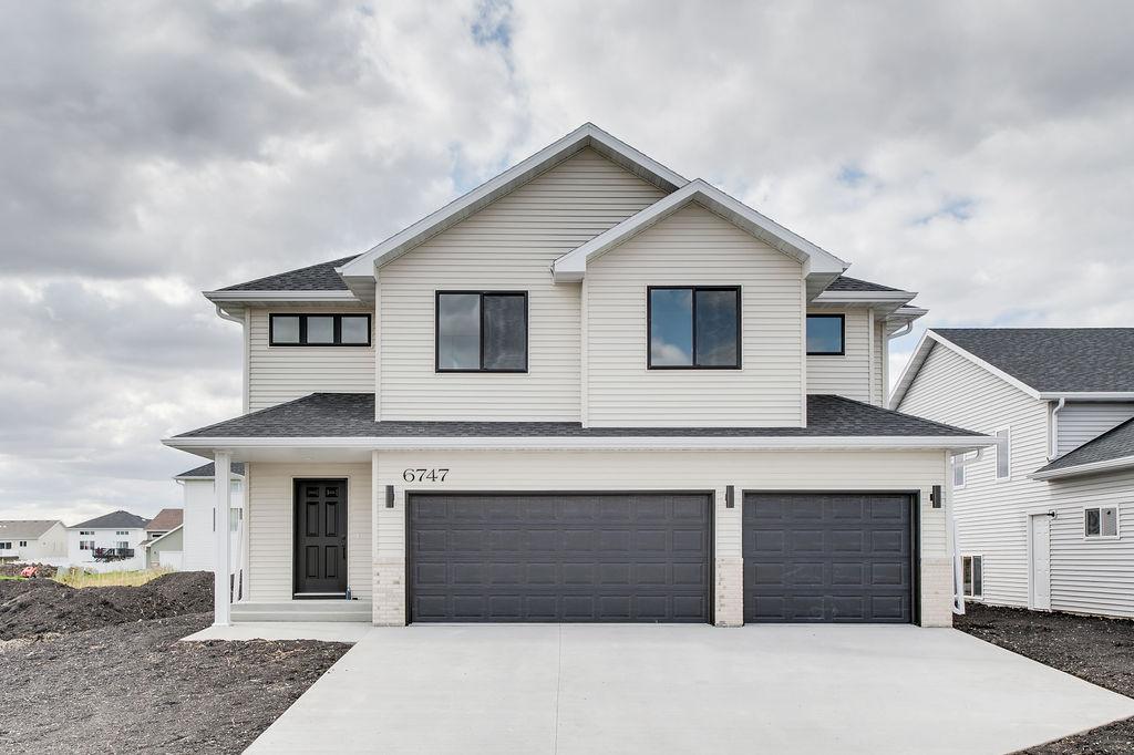 2026 single family home for sale at 6747 Selkirk Drive S in Fargo, ND — 4 bed, 3 bath (photo 2 of 46)