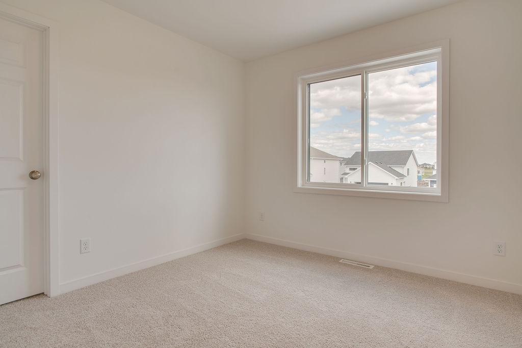 2026 single family home for sale at 6747 Selkirk Drive S in Fargo, ND — 4 bed, 3 bath (photo 32 of 46)