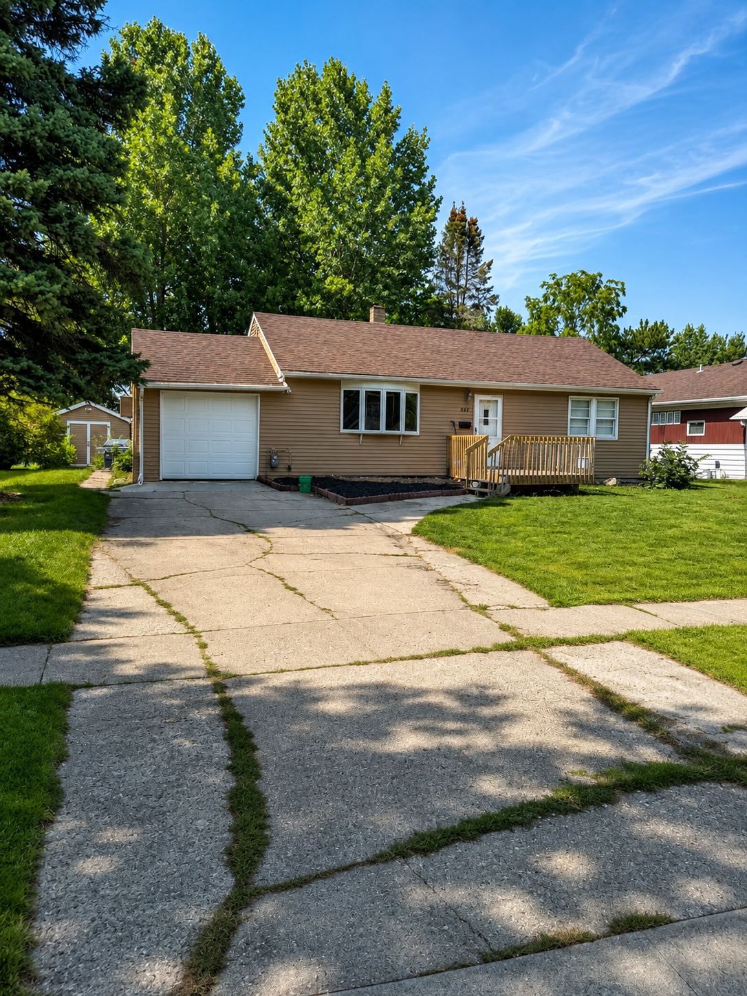 1953 single family home for sale at 847 3rd Street N in Wahpeton, ND — 3 bed, 2 bath (photo 2 of 41)