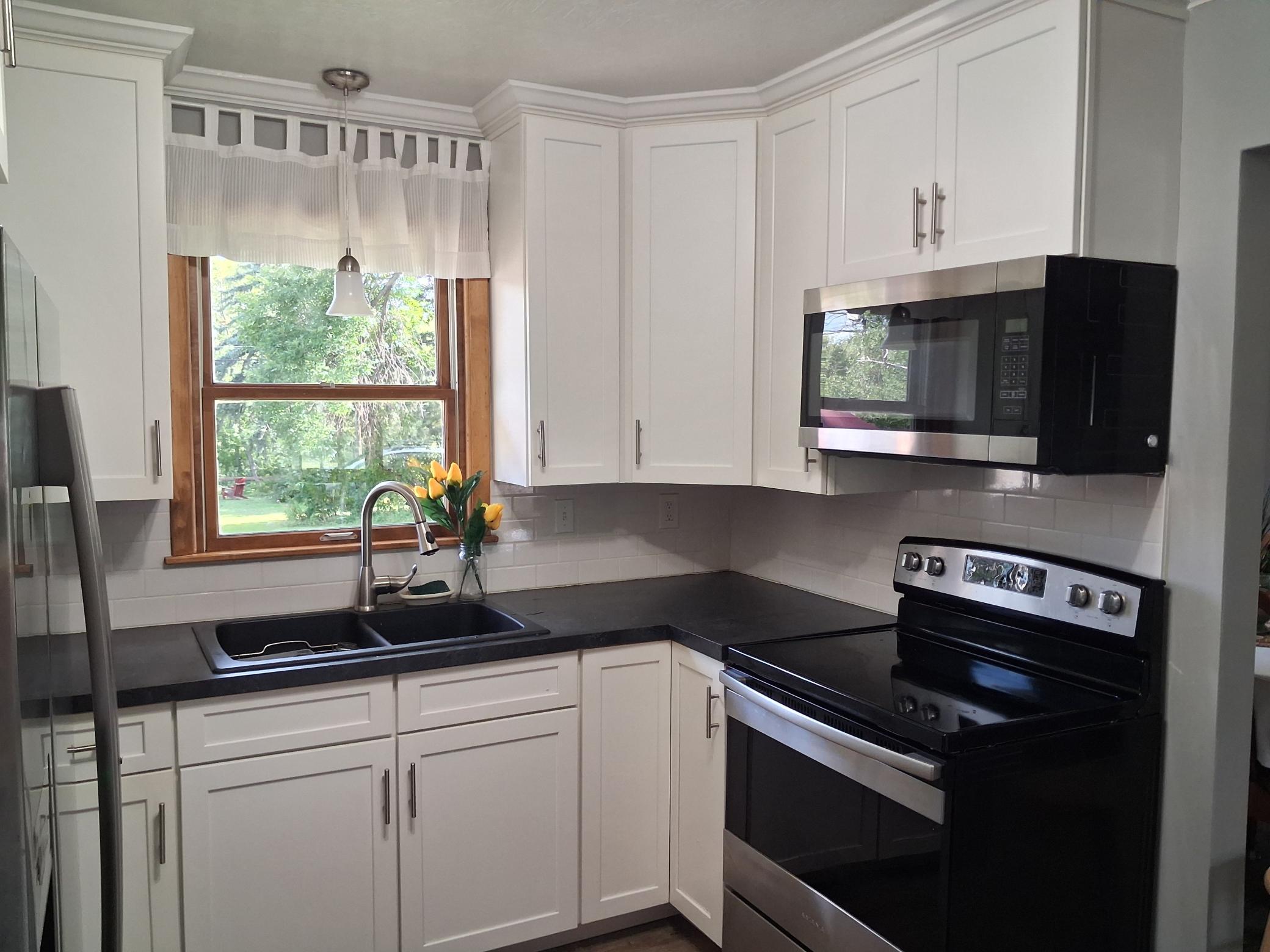 1959 single family home for sale at 724 E Channing Avenue in Fergus Falls, MN — 3 bed, 2 bath (photo 6 of 16)