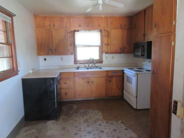 1949 single family home for sale at 8 2nd Street NE in Gwinner, ND — 3 bed, 2 bath (photo 11 of 29)