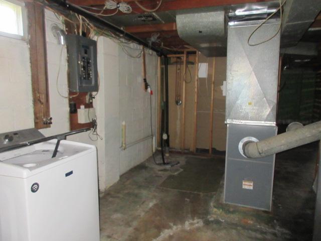 1949 single family home for sale at 8 2nd Street NE in Gwinner, ND — 3 bed, 2 bath (photo 17 of 29)