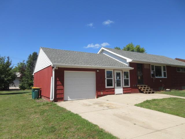 1949 single family home for sale at 8 2nd Street NE in Gwinner, ND — 3 bed, 2 bath (photo 3 of 29)
