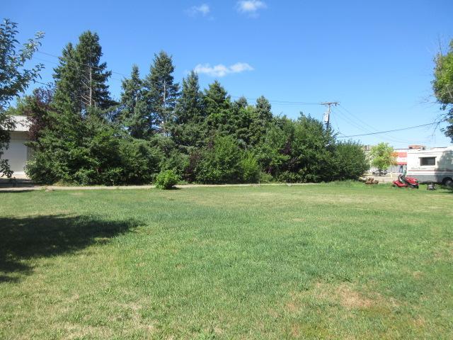 1949 single family home for sale at 8 2nd Street NE in Gwinner, ND — 3 bed, 2 bath (photo 4 of 29)