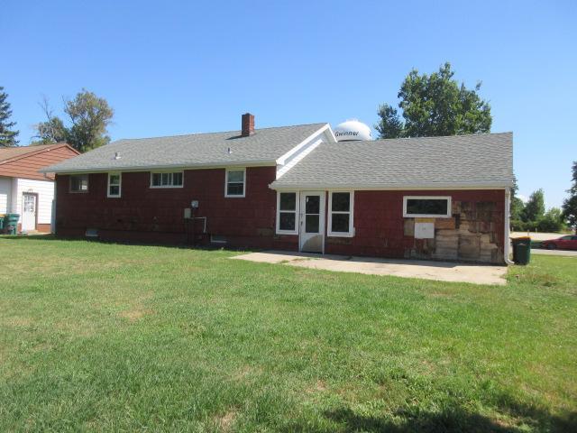 1949 single family home for sale at 8 2nd Street NE in Gwinner, ND — 3 bed, 2 bath (photo 5 of 29)