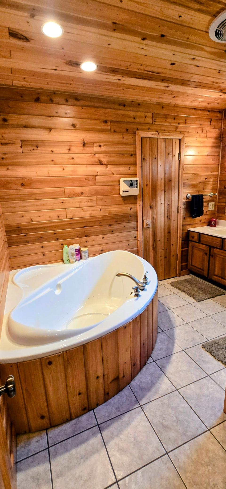 1995 single family home for sale at 622 Oak in Oak Island, MN — 5 bed, 4 bath (photo 15 of 46)