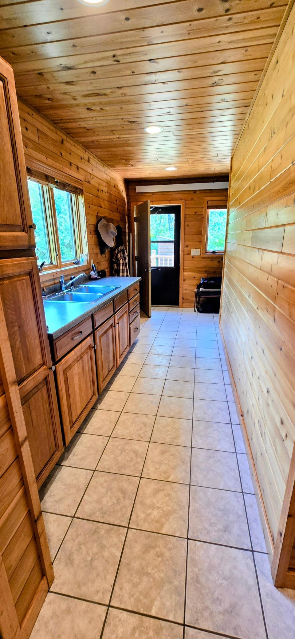 1995 single family home for sale at 622 Oak in Oak Island, MN — 5 bed, 4 bath (photo 18 of 46)