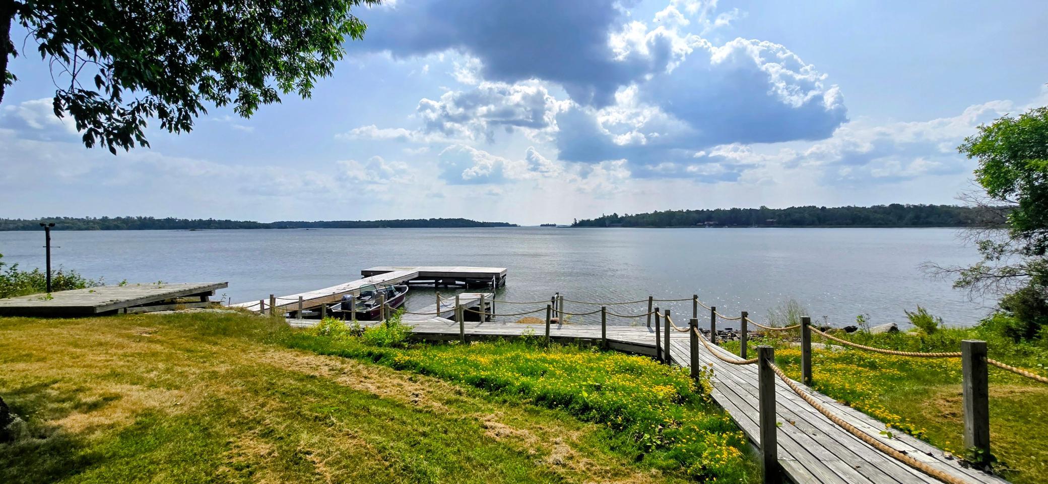 1995 single family home for sale at 622 Oak in Oak Island, MN — 5 bed, 4 bath (photo 4 of 46)