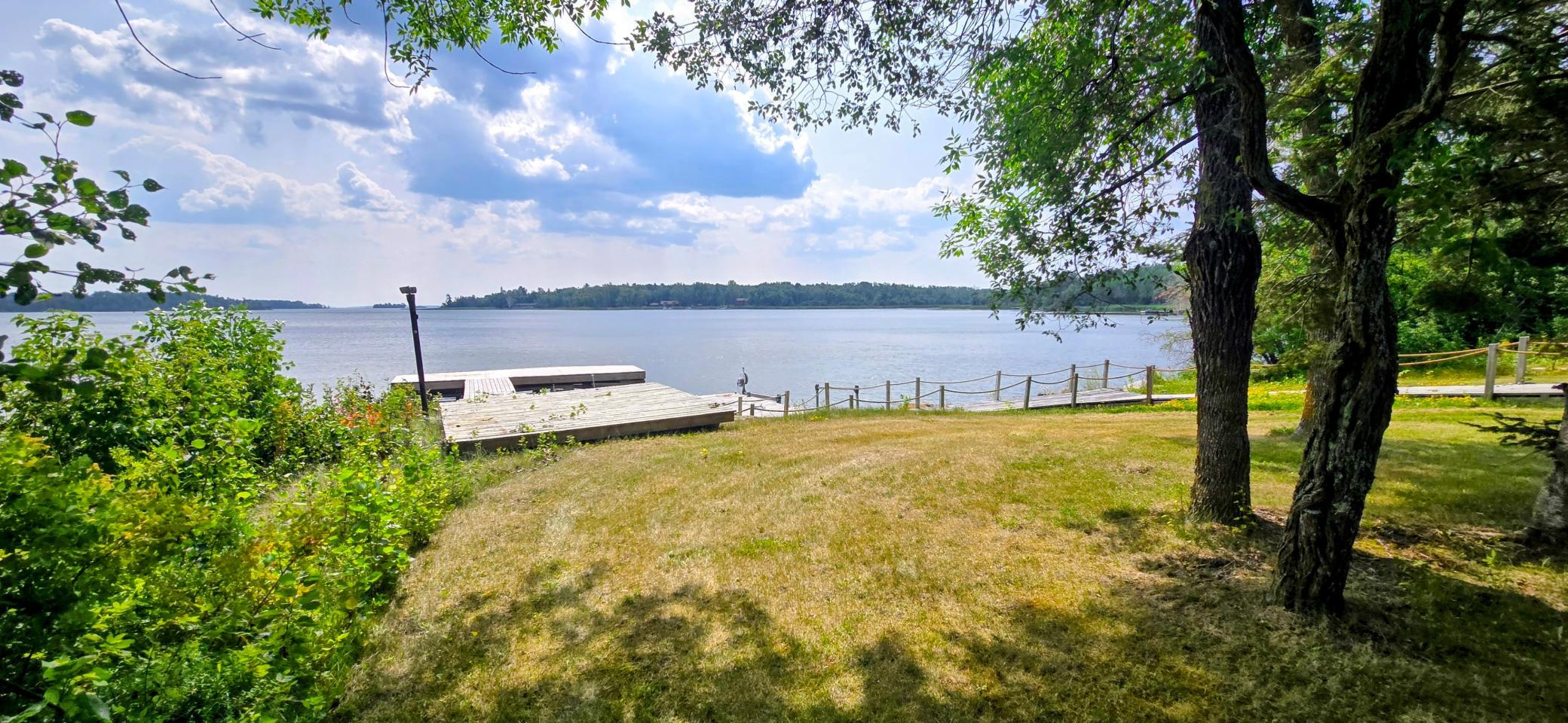 1995 single family home for sale at 622 Oak in Oak Island, MN — 5 bed, 4 bath (photo 5 of 46)