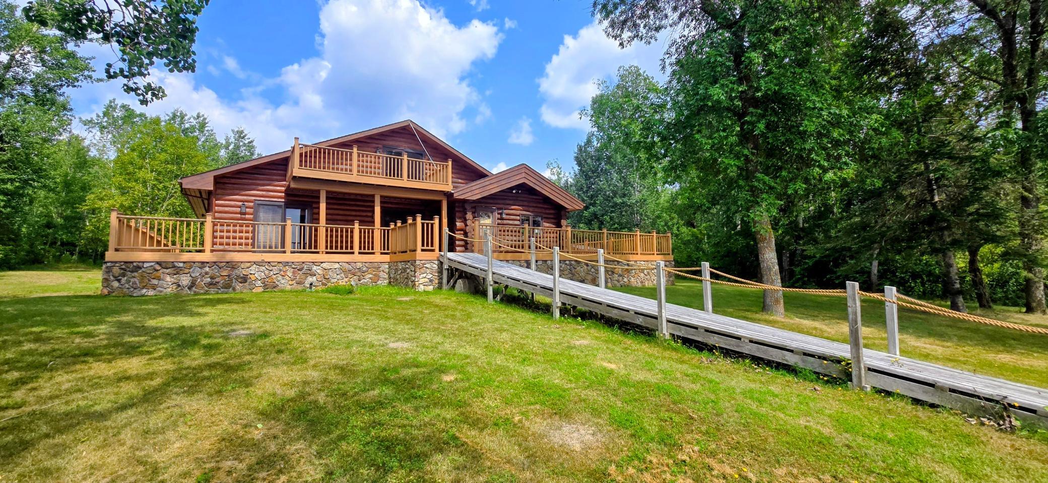 1995 single family home for sale at 622 Oak in Oak Island, MN — 5 bed, 4 bath (photo 6 of 46)