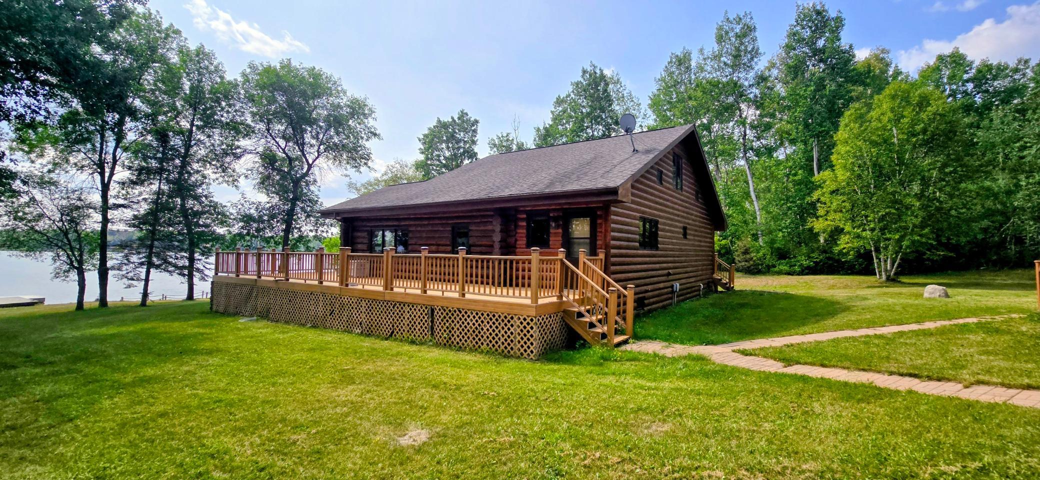 1995 single family home for sale at 622 Oak in Oak Island, MN — 5 bed, 4 bath (photo 7 of 46)