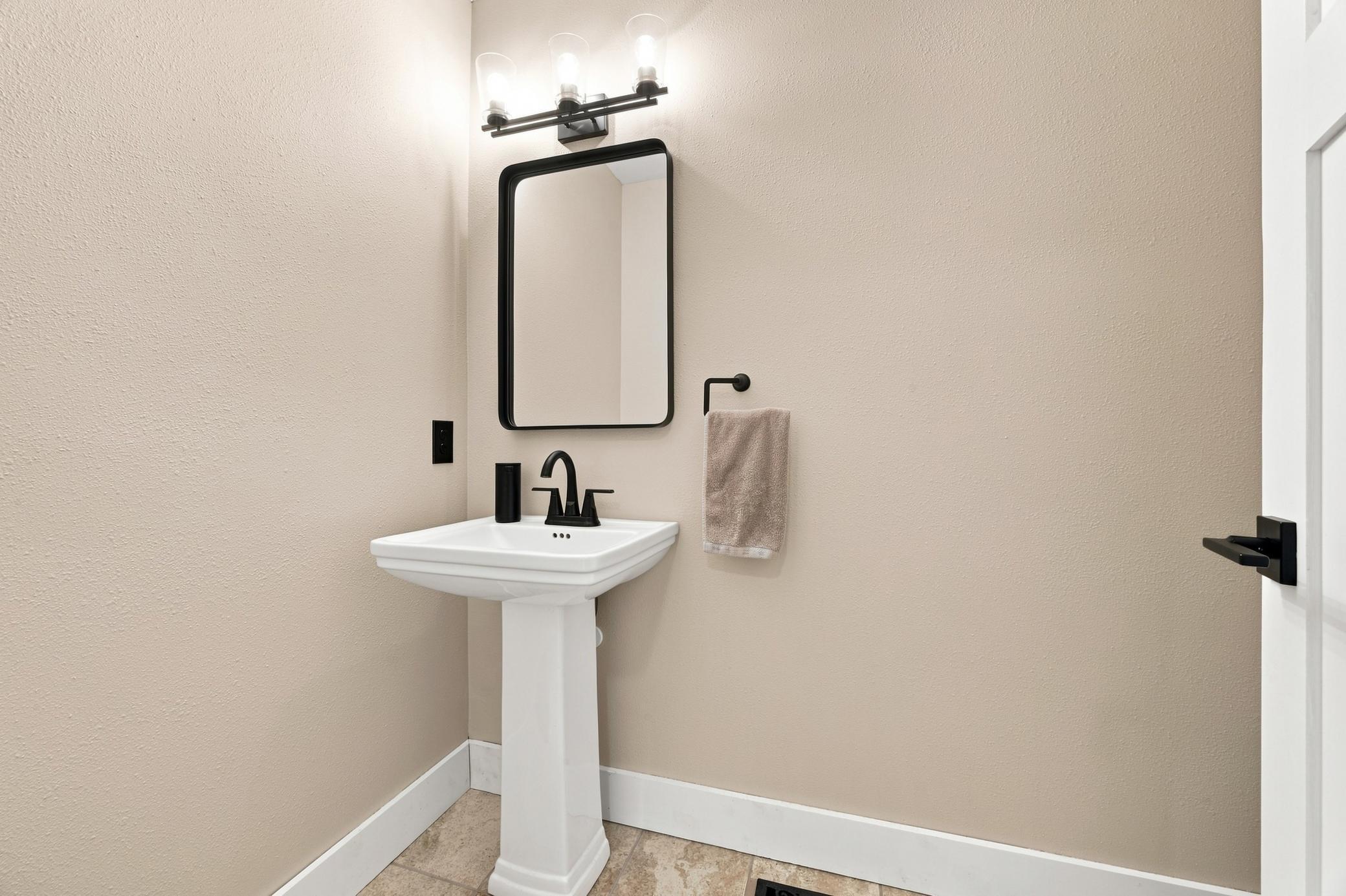 2011 single family home for sale at 47254 County Highway 23 in Pelican Rapids, MN — 4 bed, 3 bath (photo 42 of 76)