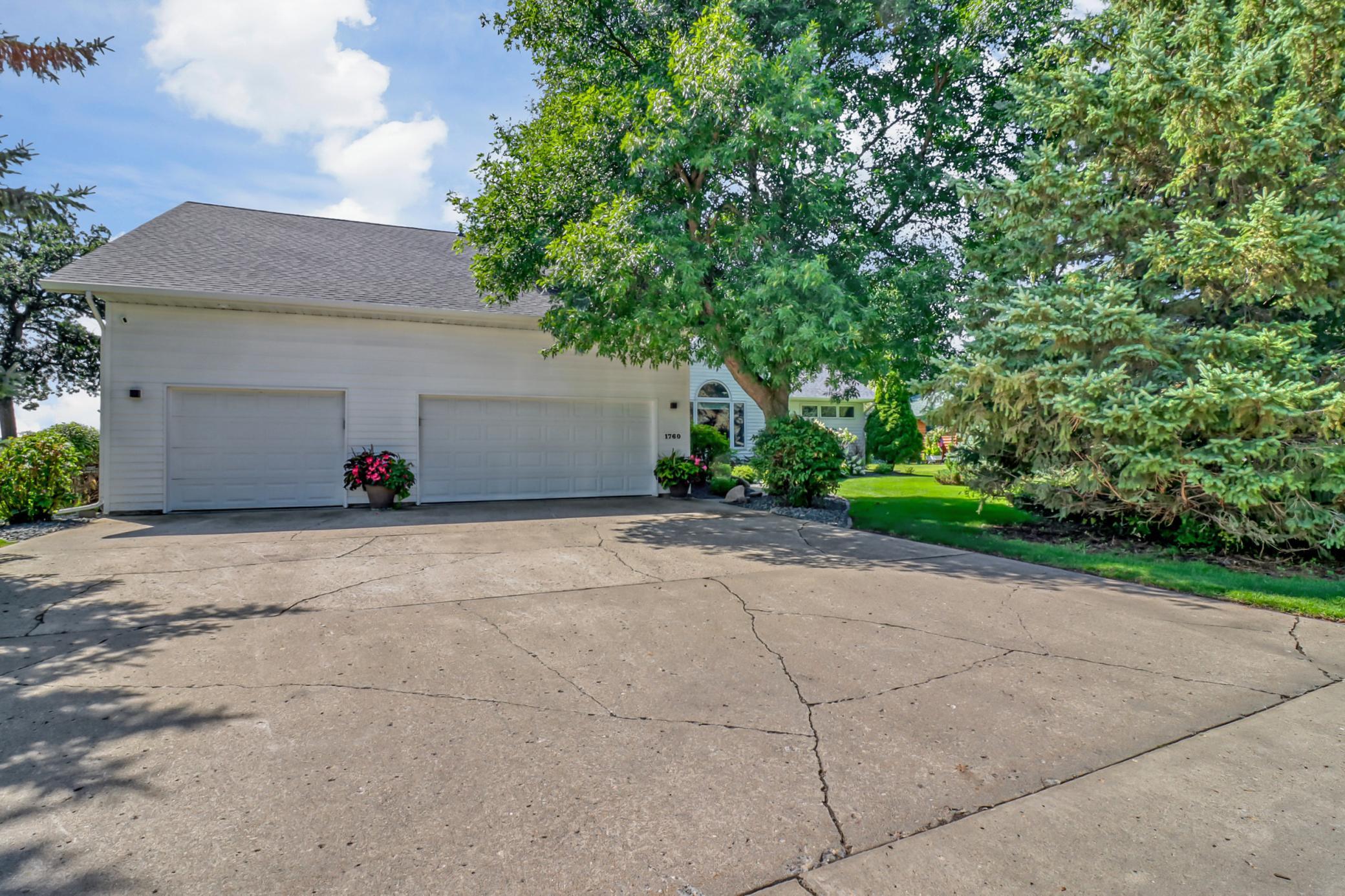 1995 single family home for sale at 1760 E Shore Drive in Detroit Lakes, MN — 4 bed, 5 bath (photo 14 of 94)