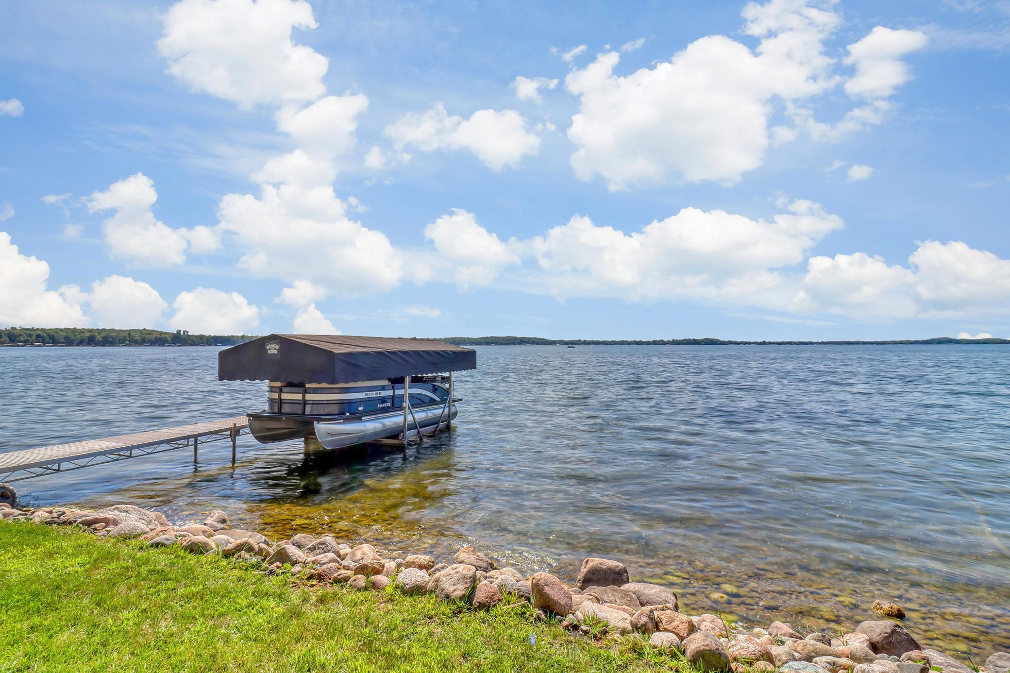 1995 single family home for sale at 1760 E Shore Drive in Detroit Lakes, MN — 4 bed, 5 bath (photo 16 of 94)
