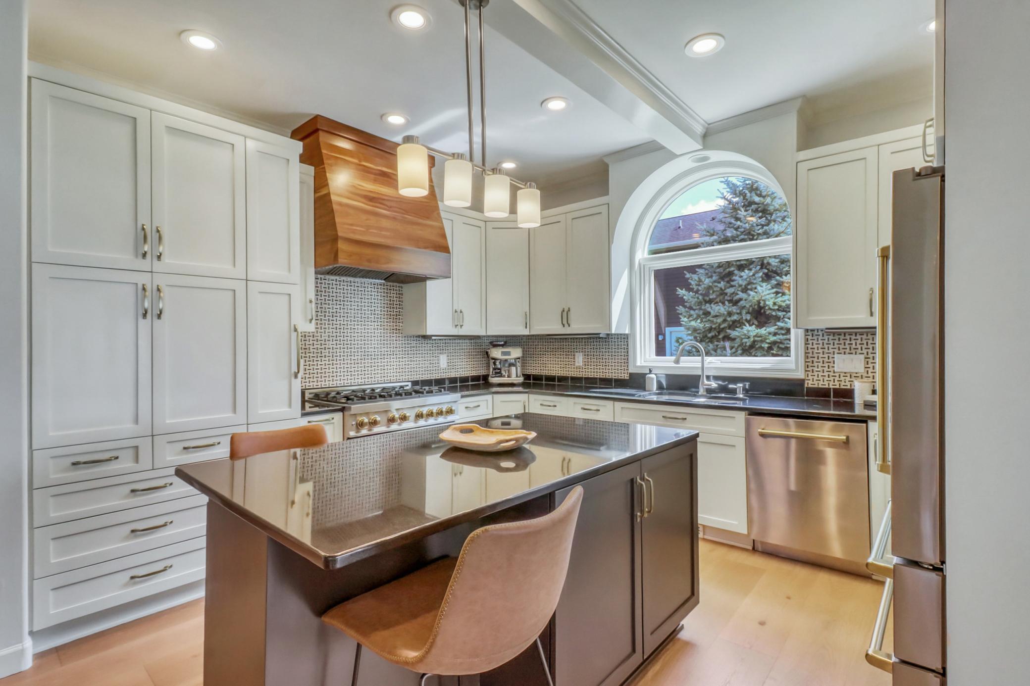 1995 single family home for sale at 1760 E Shore Drive in Detroit Lakes, MN — 4 bed, 5 bath (photo 22 of 94)