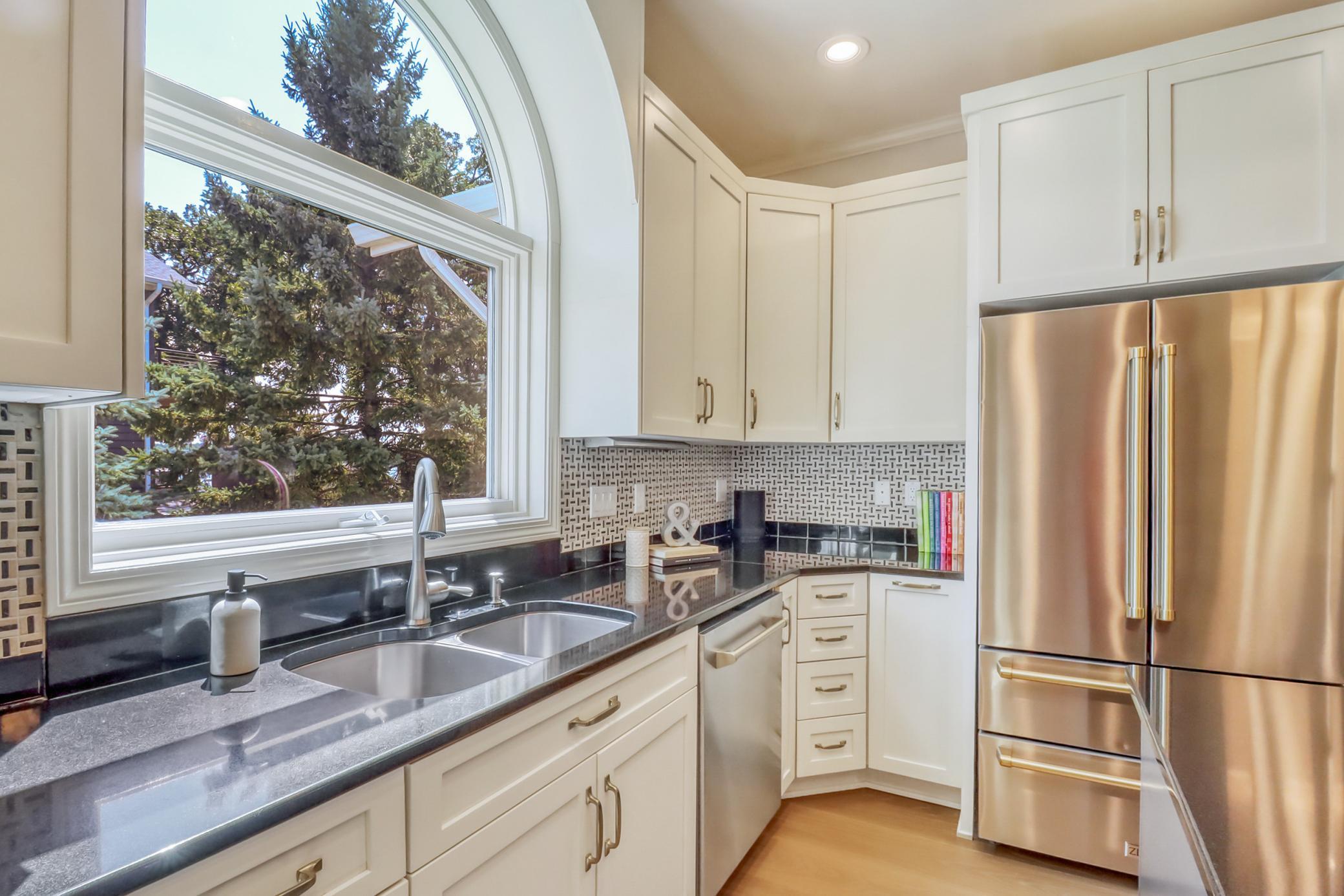 1995 single family home for sale at 1760 E Shore Drive in Detroit Lakes, MN — 4 bed, 5 bath (photo 24 of 94)