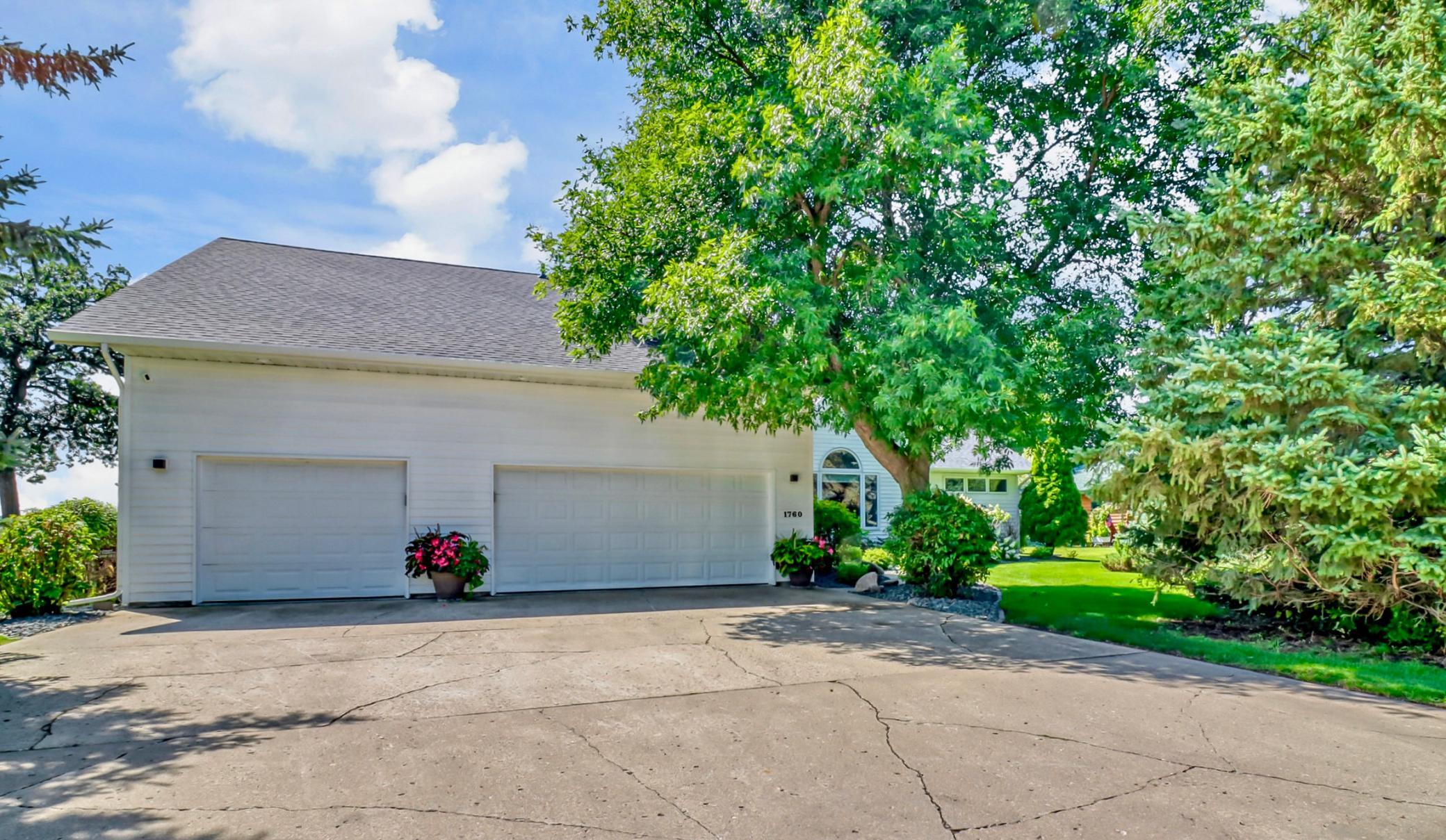 1995 single family home for sale at 1760 E Shore Drive in Detroit Lakes, MN — 4 bed, 5 bath (photo 16 of 97)