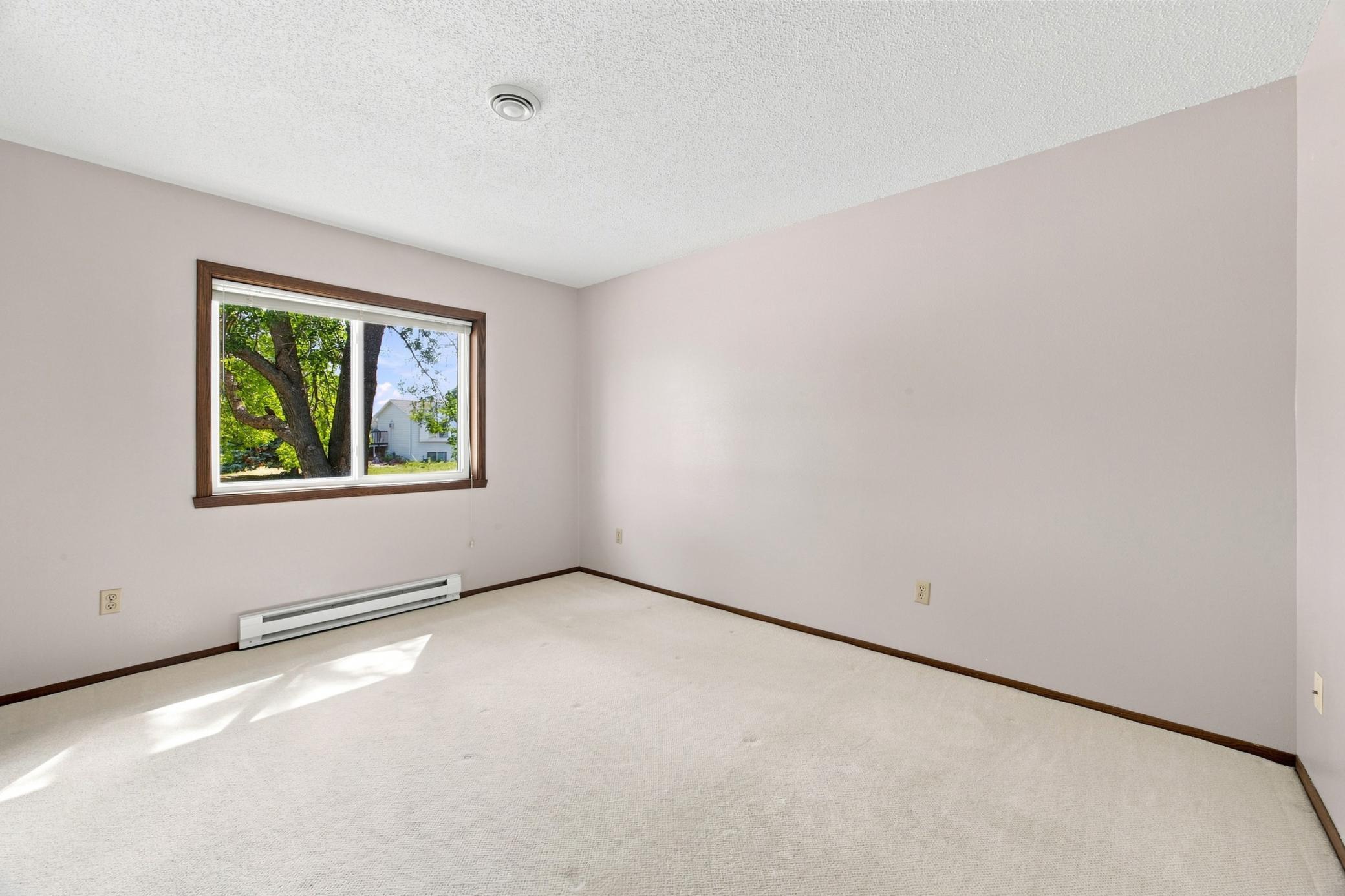 1987 single family home for sale at 2728 29th Avenue S in Moorhead, MN — 4 bed, 2 bath (photo 12 of 38)