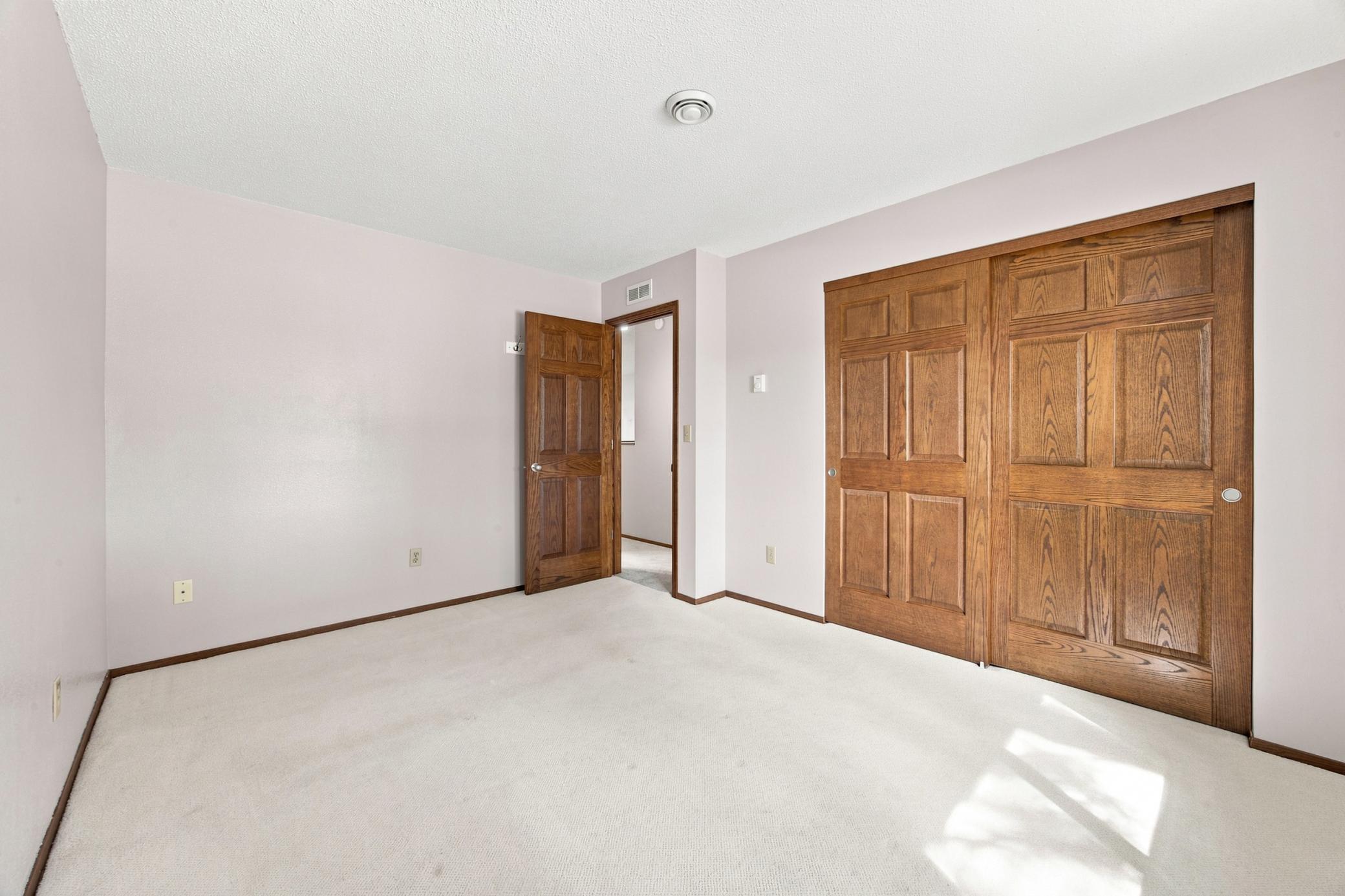 1987 single family home for sale at 2728 29th Avenue S in Moorhead, MN — 4 bed, 2 bath (photo 13 of 38)