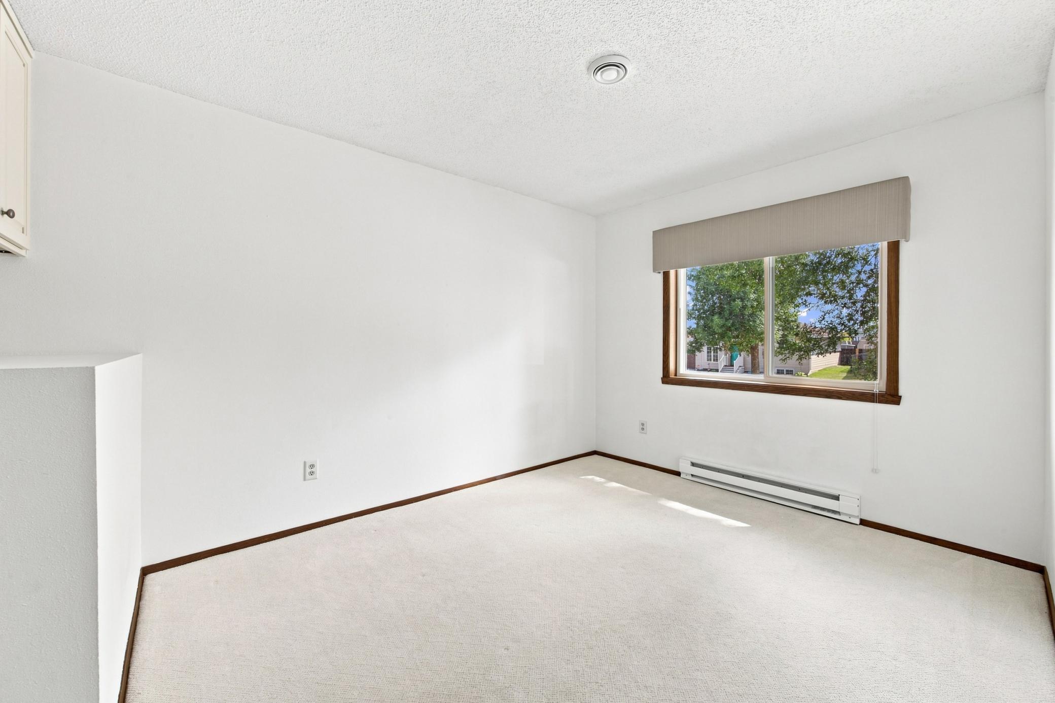 1987 single family home for sale at 2728 29th Avenue S in Moorhead, MN — 4 bed, 2 bath (photo 14 of 38)