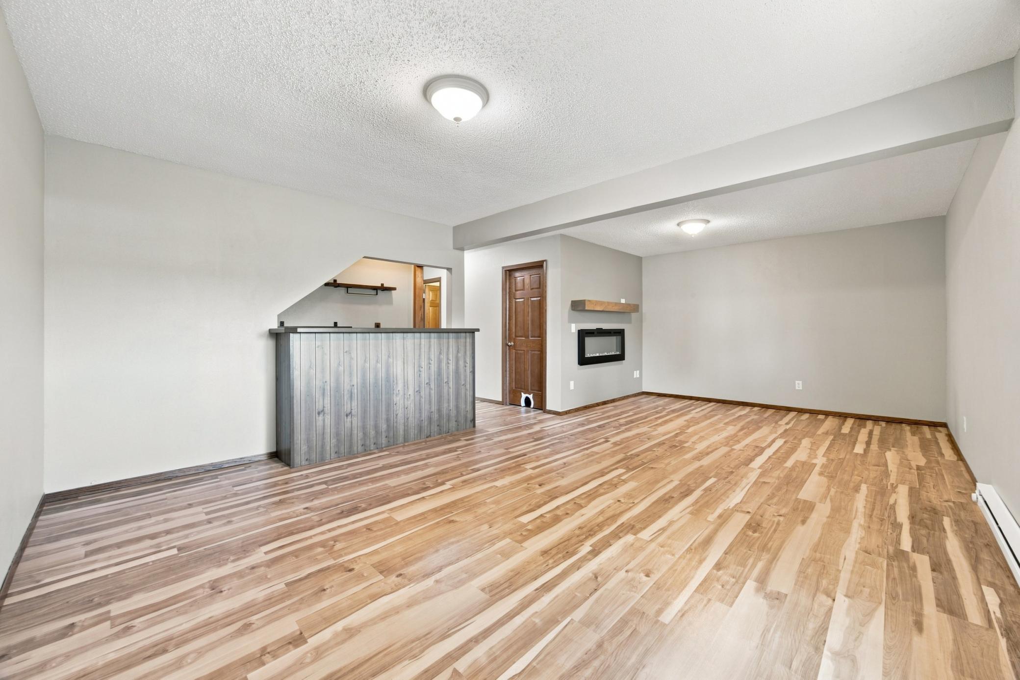 1987 single family home for sale at 2728 29th Avenue S in Moorhead, MN — 4 bed, 2 bath (photo 18 of 38)