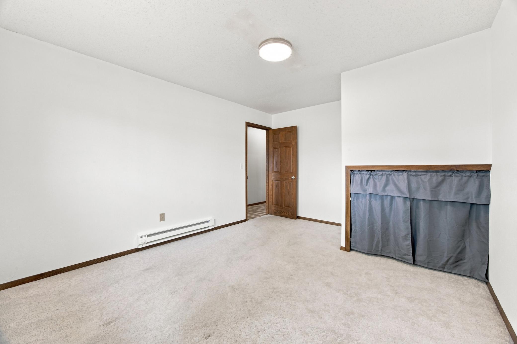1987 single family home for sale at 2728 29th Avenue S in Moorhead, MN — 4 bed, 2 bath (photo 20 of 38)