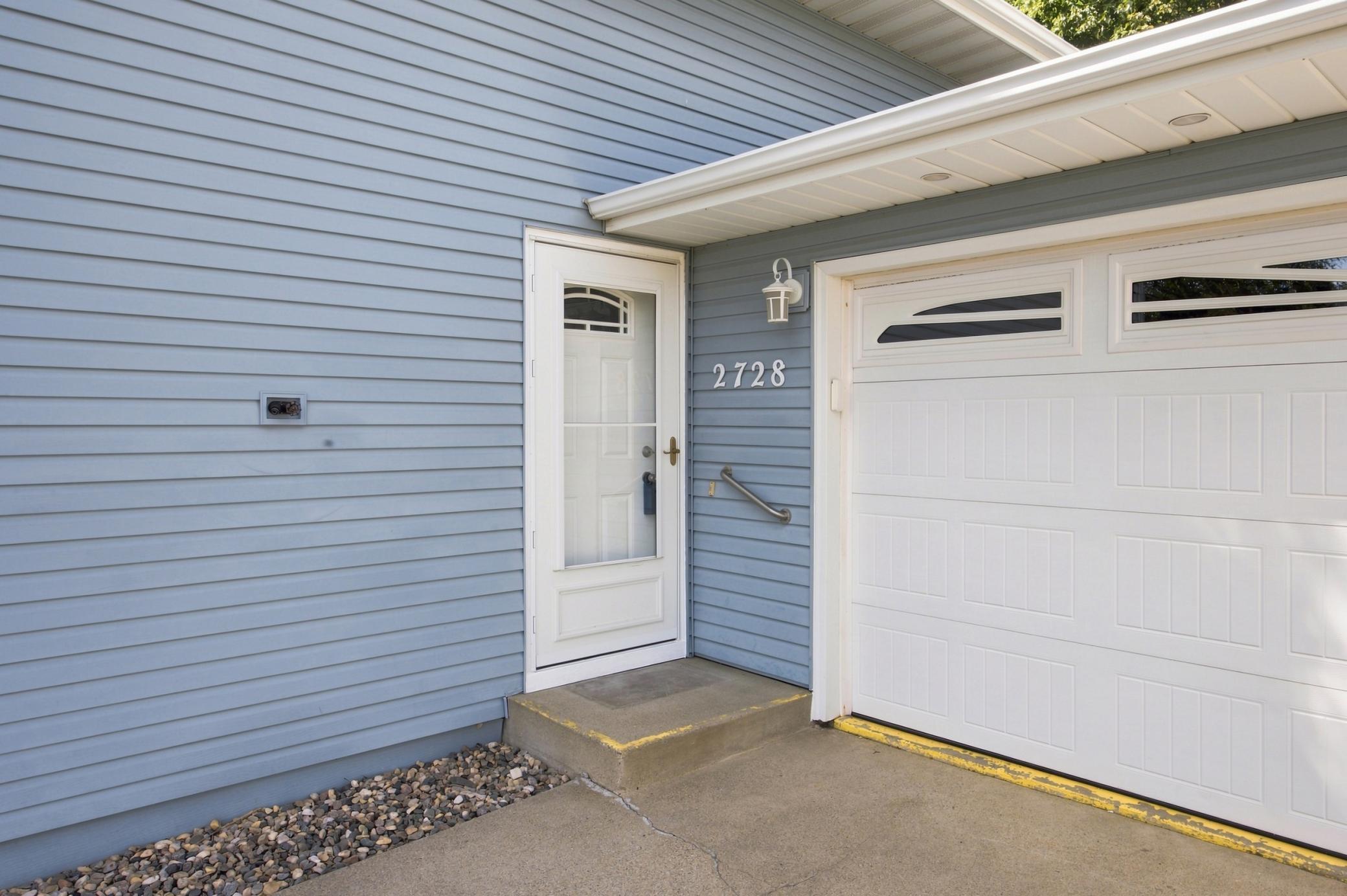 1987 single family home for sale at 2728 29th Avenue S in Moorhead, MN — 4 bed, 2 bath (photo 3 of 38)