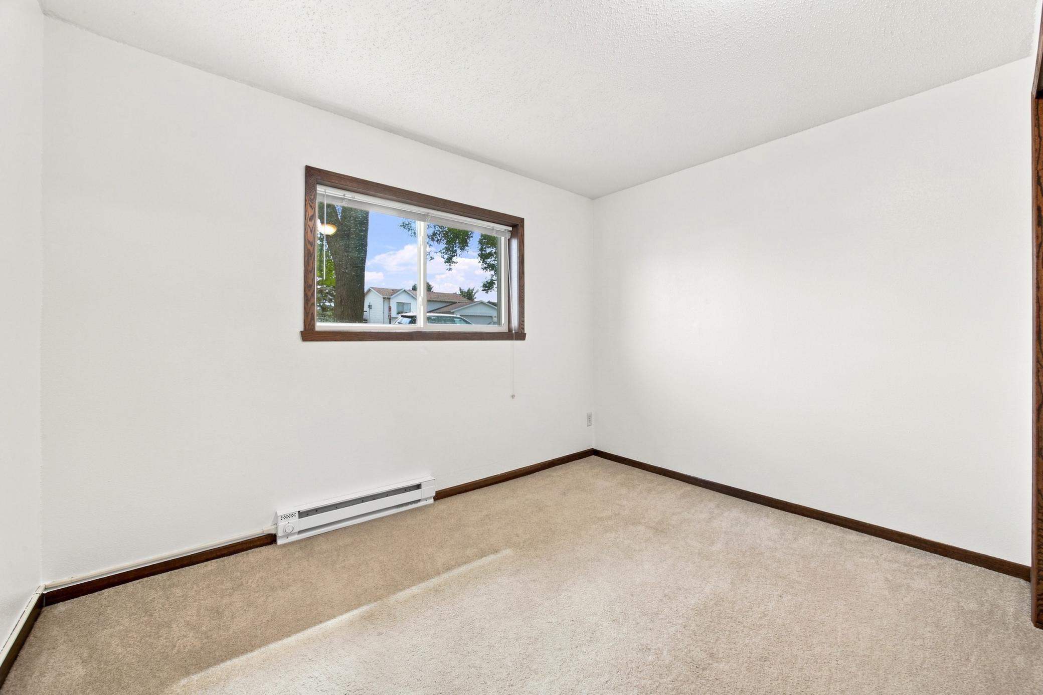 1987 single family home for sale at 2728 29th Avenue S in Moorhead, MN — 4 bed, 2 bath (photo 21 of 38)