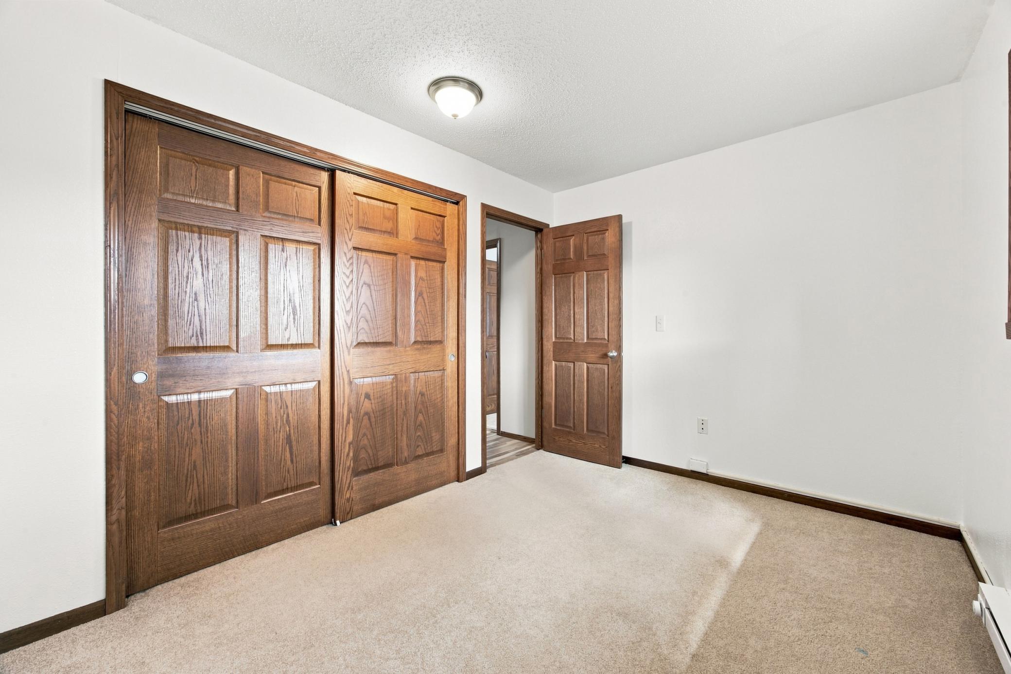 1987 single family home for sale at 2728 29th Avenue S in Moorhead, MN — 4 bed, 2 bath (photo 22 of 38)