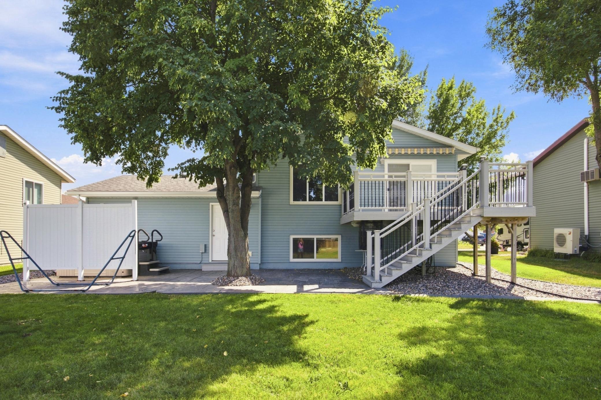 1987 single family home for sale at 2728 29th Avenue S in Moorhead, MN — 4 bed, 2 bath (photo 25 of 38)