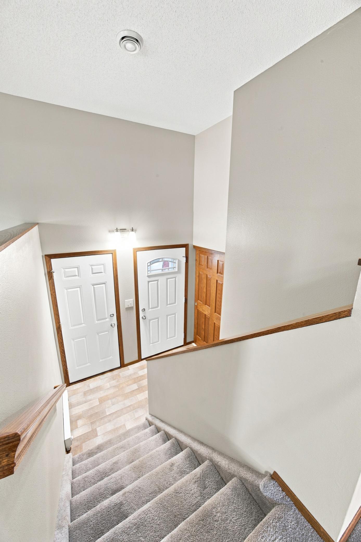 1987 single family home for sale at 2728 29th Avenue S in Moorhead, MN — 4 bed, 2 bath (photo 4 of 38)