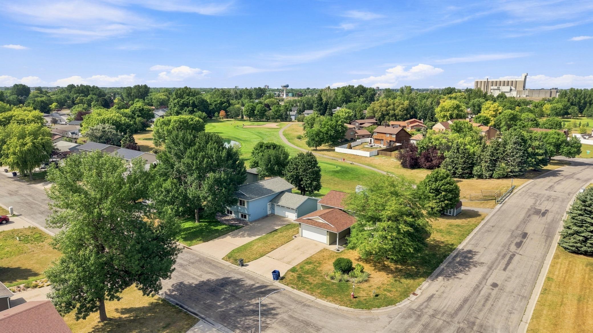 1987 single family home for sale at 2728 29th Avenue S in Moorhead, MN — 4 bed, 2 bath (photo 31 of 38)