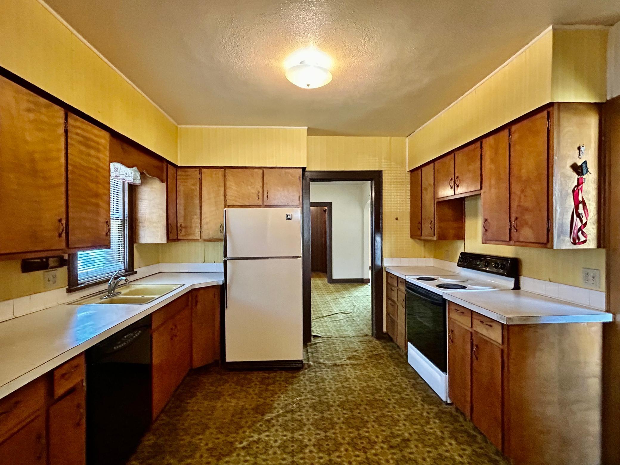 1895 single family home for sale at 214 6th Street NW in Valley City, ND — 3 bed, 3 bath (photo 11 of 31)