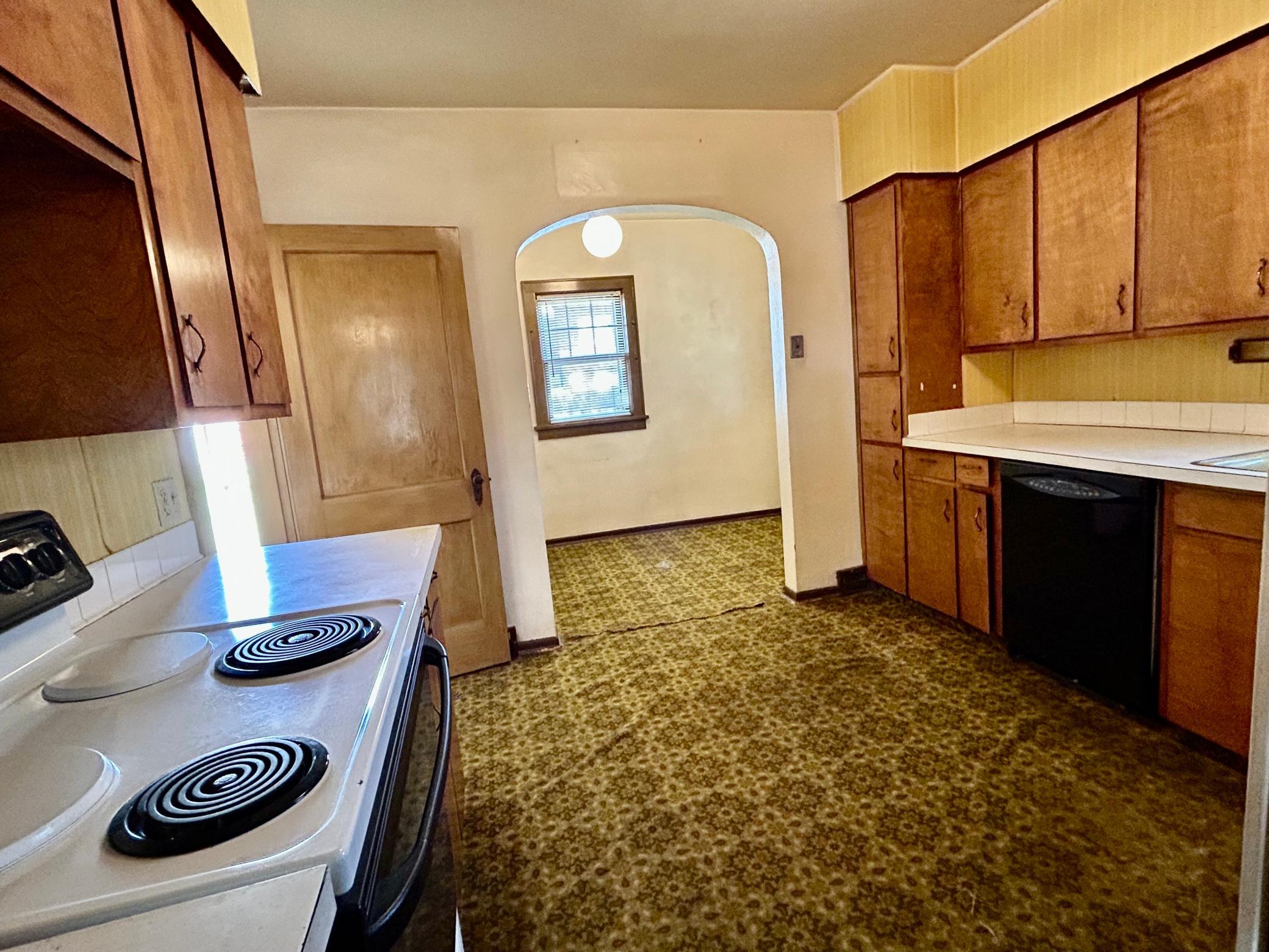 1895 single family home for sale at 214 6th Street NW in Valley City, ND — 3 bed, 3 bath (photo 12 of 31)